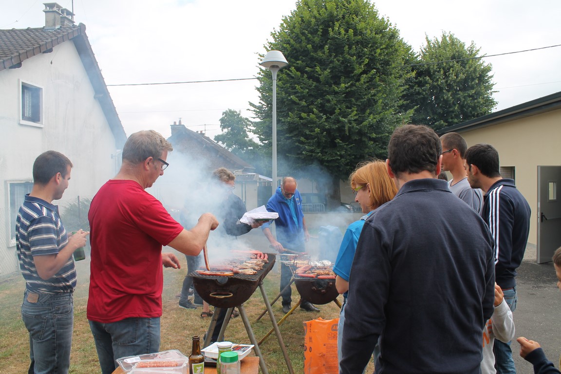 Les barbecues bien chargés de victuailles