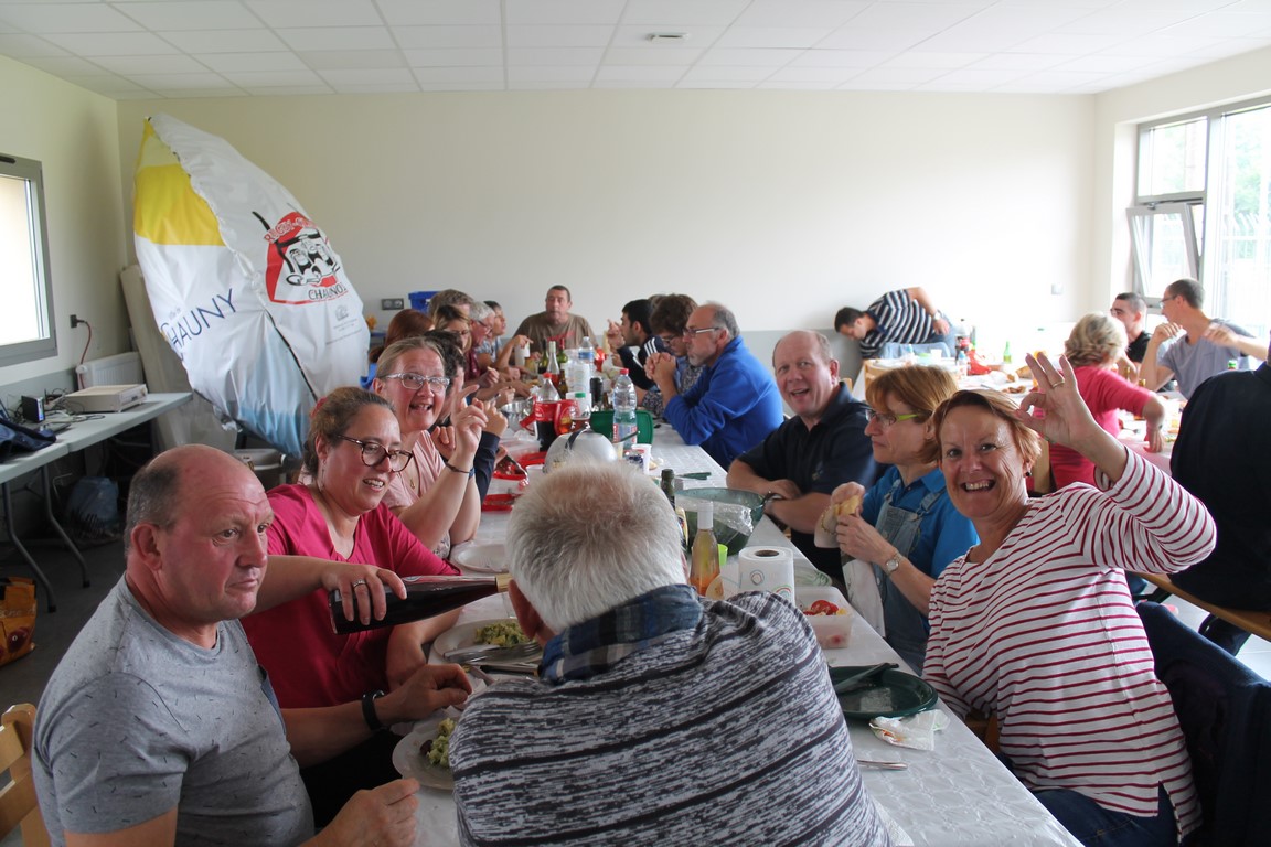 Une bonne ambiance autour de la table...