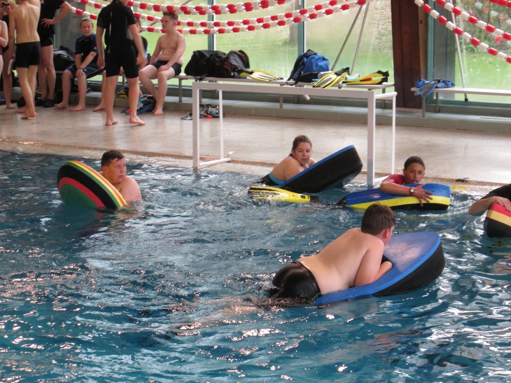 Notre équipe en pleine action à l'hydro-polo