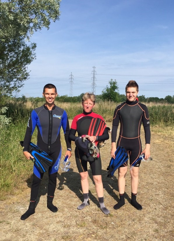 Ambroise, Sandrine et Thomas, heureux de se mettre à l'eau